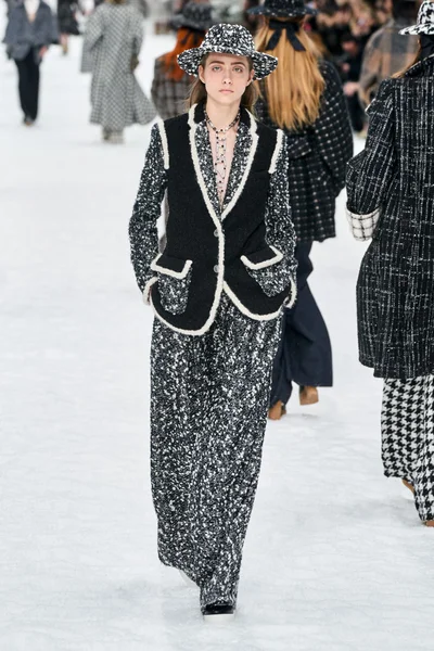 Look 9